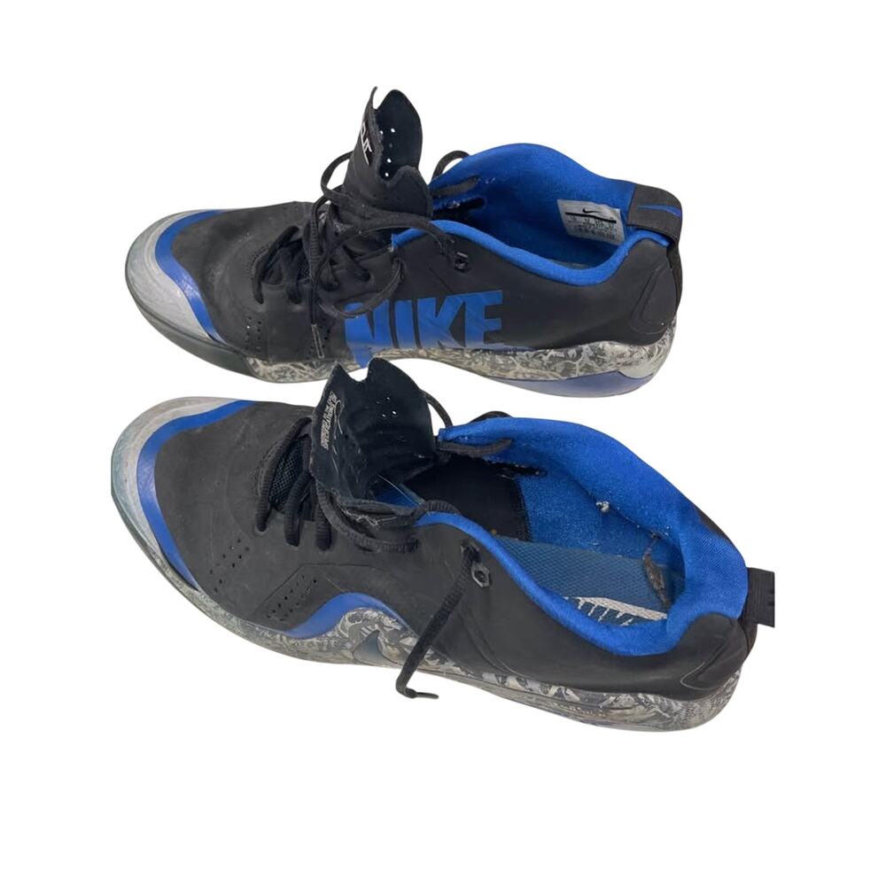Men’s sneakers size 13